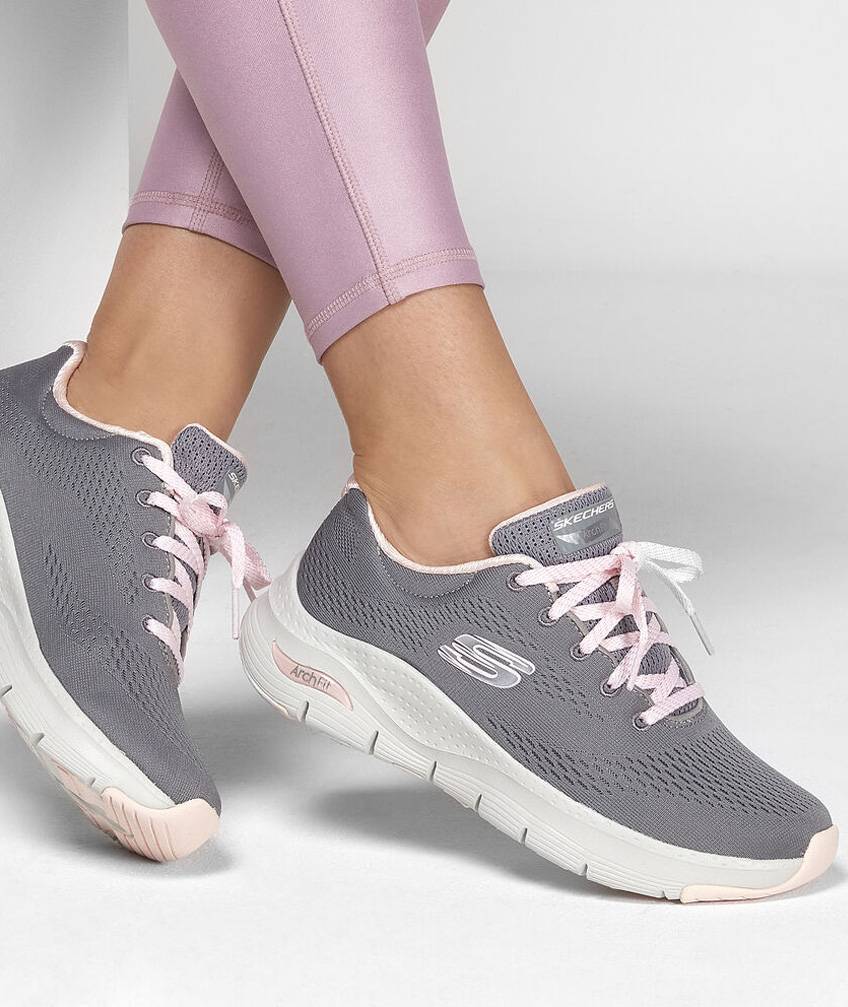 SKECHERS